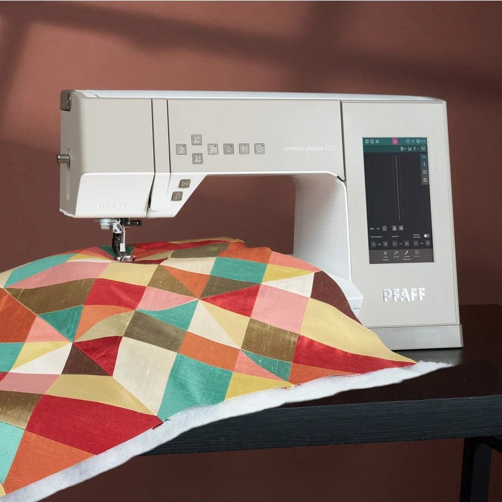 PFAFF Nähmaschine mit Patchwork-Stoff